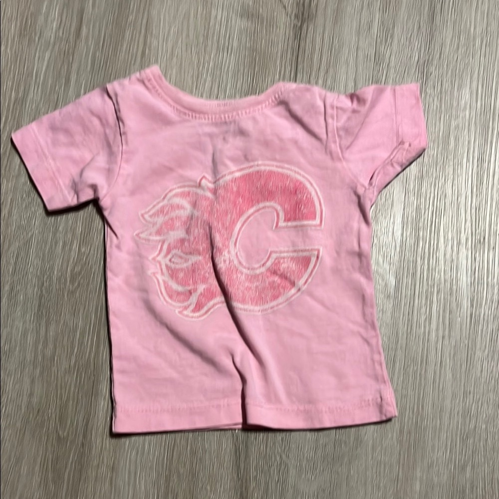 Calgary Flames Pinkโ Kids T-Shirt